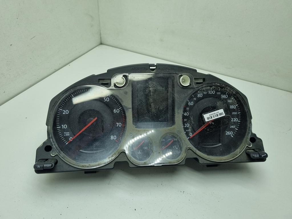 приборная панель Volkswagen Passat B6 2008, 1.8 л., бензин, МКПП, синий, универсал, 3C0920871D - фото №1