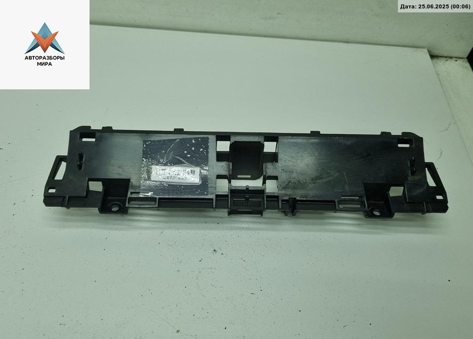 накладка на торпедо (консоль) Volkswagen Passat B6 2008, 1.8 л., бензин, МКПП, синий, универсал, 3C0857318C - фото №1