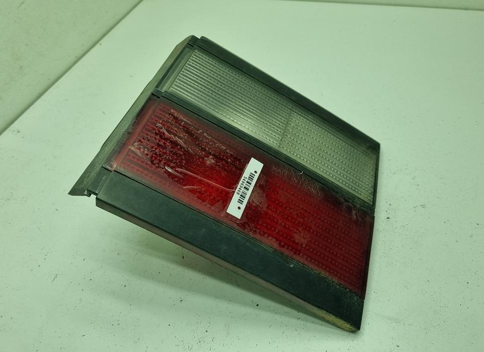 фонарь крышки багажника правый Volkswagen Passat B3 1991, 1.8 л., бензин, МКПП, красный, универсал, 333945108