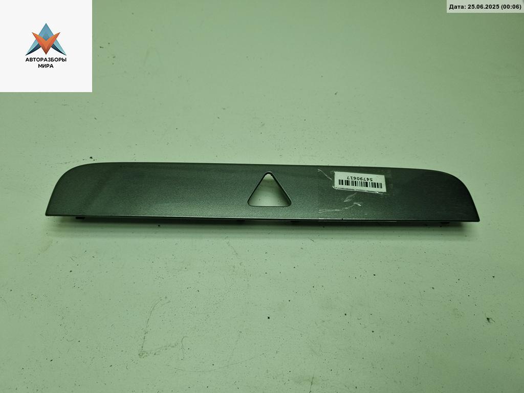 накладка на торпедо (консоль) Volkswagen Passat B6 2008, 1.8 л., бензин, МКПП, синий, универсал, 3C0858063G - фото №1