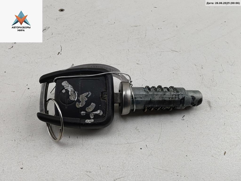 замок зажигания Opel Signum C 2003, 3.0 л., дизель, АКПП, серый, хетчбэк 5 дв. - фото №1