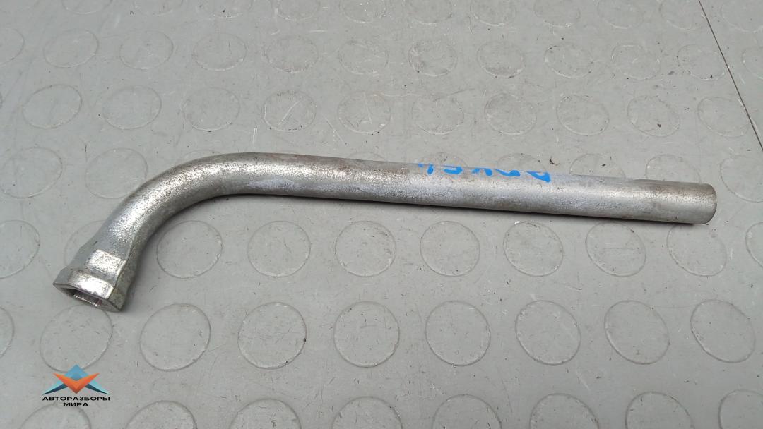 ключ колесный (балонный) Skoda Superb 3 поколение 2015, 1.6 л., дизель, МКПП, универсал, 4D0012219A - фото №1