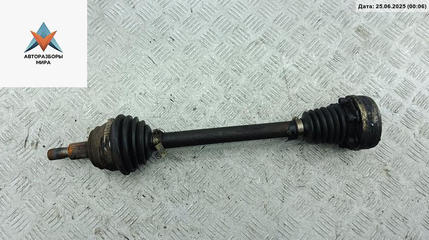 полуось передняя левая (приводной вал, ШРУС) Audi A3 8L 1996, 1.6 л., бензин, МКПП, серый, хетчбэк 3 дв. - фото №1