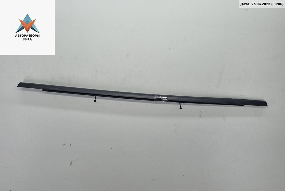 Молдинг стекла двери задней левой наружный Volkswagen Passat B6 2007, 2.0 л., дизель, АКПП, серый, универсал - фото №1