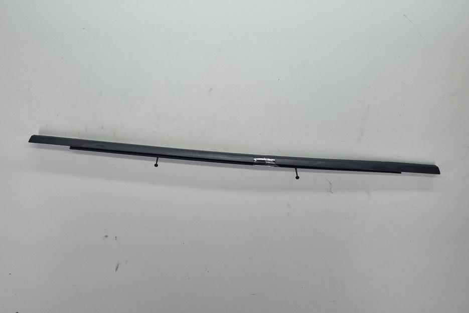 Молдинг стекла двери задней левой наружный Volkswagen Passat B6 2007, 2.0 л., дизель, АКПП, серый, универсал