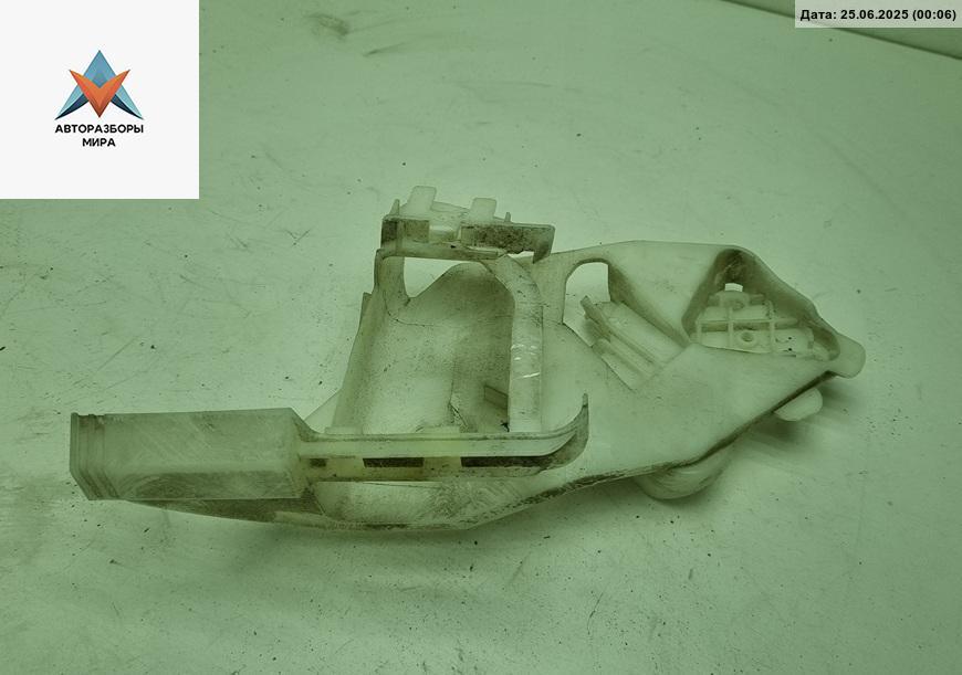 кронштейн (крепление) Volkswagen Passat B6 2007, 2.0 л., дизель, АКПП, серый, универсал, 3C4839767B - фото №1