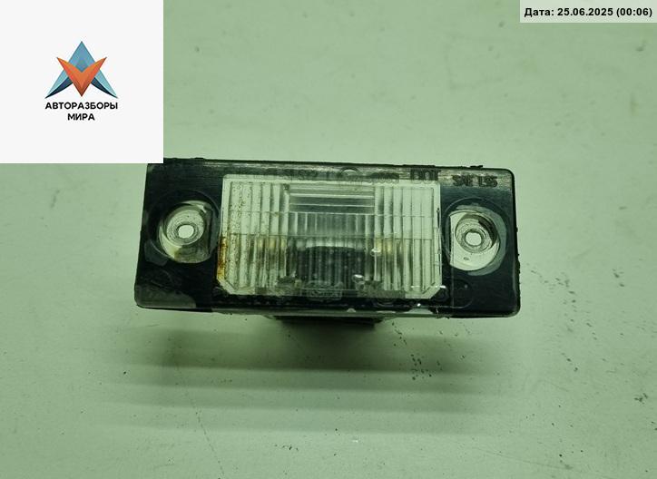 подсветка номера Volkswagen Bora 1 поколение 2001, 2.0 л., бензин, МКПП, чёрный, седан, 1J5943021 - фото №1