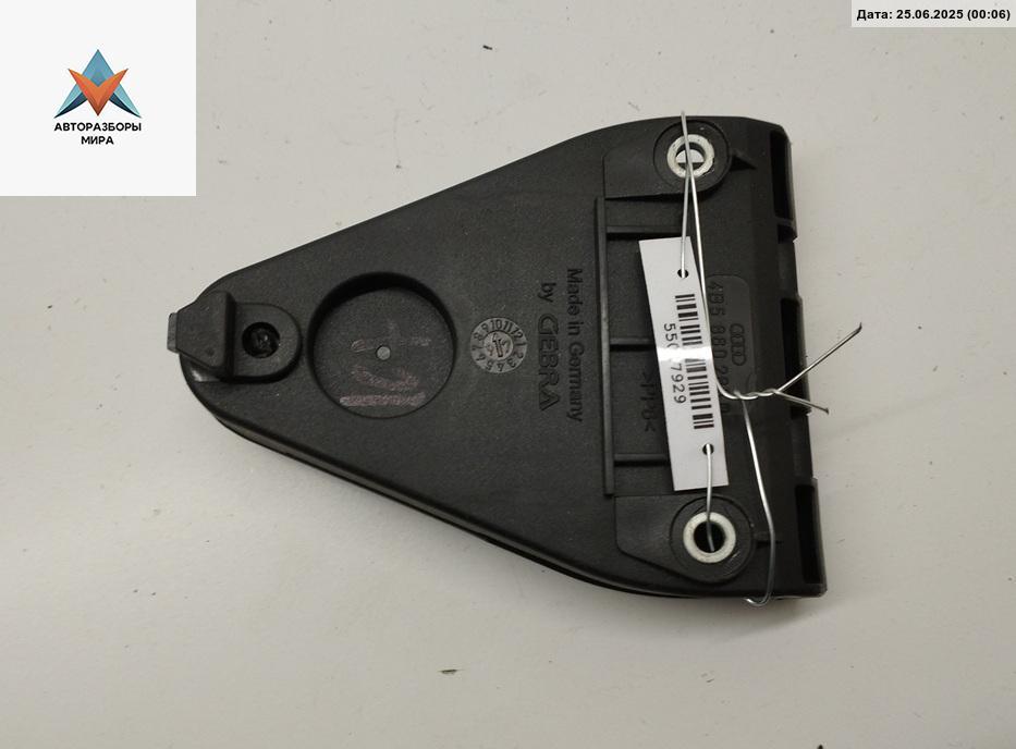 кронштейн (крепление) Audi A6 4B/C5 1997, 2.4 л., бензин, АКПП, зелёный, седан, 4B5860285D - фото №1