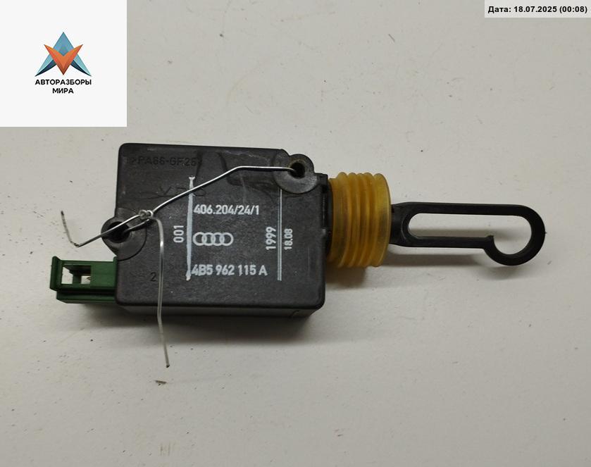активатор замка багажника Audi A6 4B/C5 1999, 2.4 л., бензин, АКПП, серый, седан, 4B5962115A - фото №1