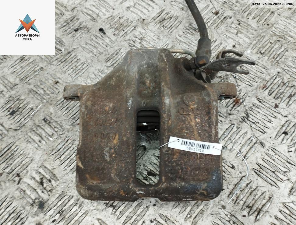 суппорт передний правый Audi A4 B6 2003, 1.6 л., бензин, МКПП, зелёный, седан - фото №1