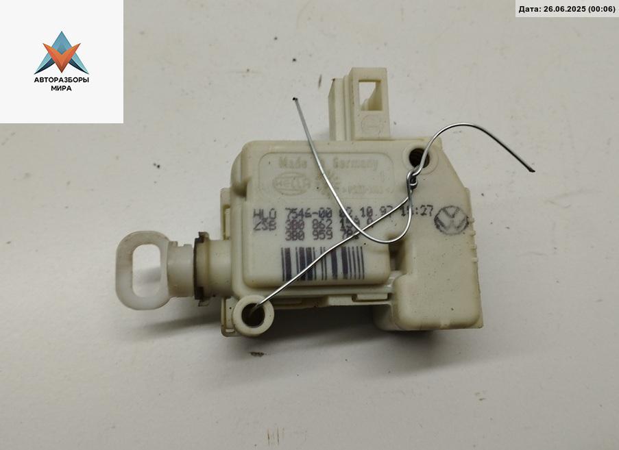 активатор замка багажника Audi A6 4B/C5 1997, 2.4 л., бензин, АКПП, зелёный, седан, 3B0959781 - фото №1