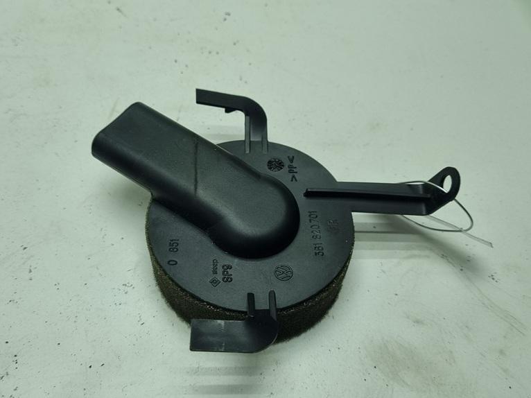 кронштейн (крепление) Volkswagen Passat B5+ (GP) 2002, 2.5 л., дизель, АКПП, чёрный, универсал, 3B1820701