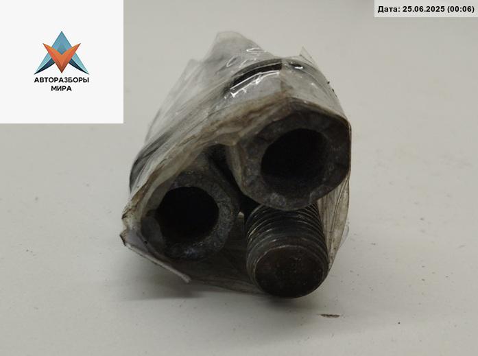 болт колесный Audi A4 B6 2003, 1.6 л., бензин, МКПП, зелёный, седан - фото №1