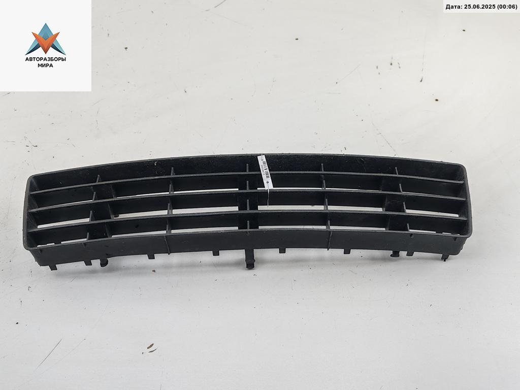 заглушка (решетка) в бампер Audi A6 4B/C5 1997, 2.4 л., бензин, АКПП, зелёный, седан, 4B0807683F - фото №1