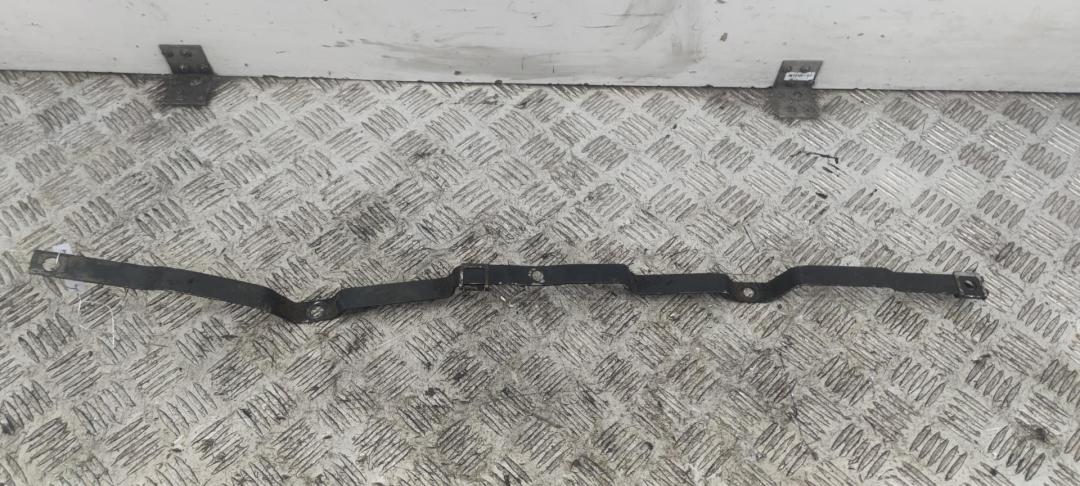 кронштейн (крепление) Audi A4 B5 1996, 1.6 л., бензин, МКПП, белый, седан