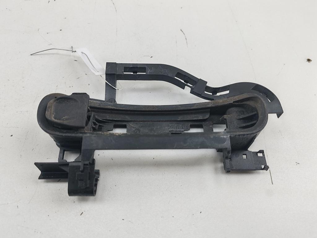 Корпус (держатель) ручки двери задней левой Audi A6 4F/C6 2005, 2.4 л., бензин, АКПП, синий, седан, 4F0837885 - фото №1