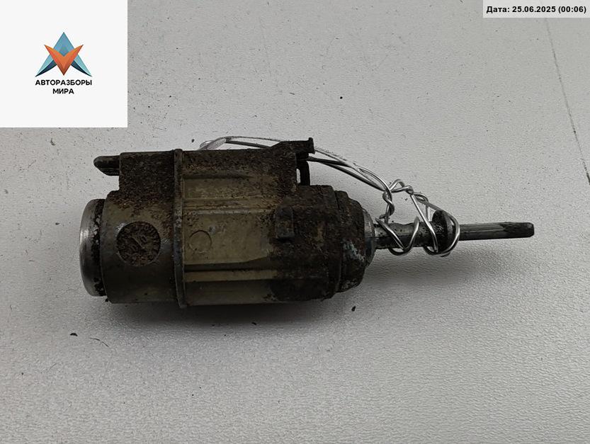 личинка дверного замка Audi A6 4B/C5 2000, 2.5 л., дизель, МКПП, серый, универсал, 4B1837063 - фото №1