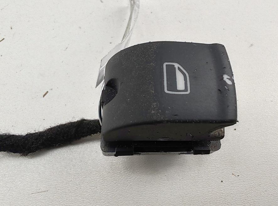кнопка стеклоподъемника заднего левого Audi A6 4F/C6 2005, 2.4 л., бензин, АКПП, синий, седан, 4F0959855 - фото №1