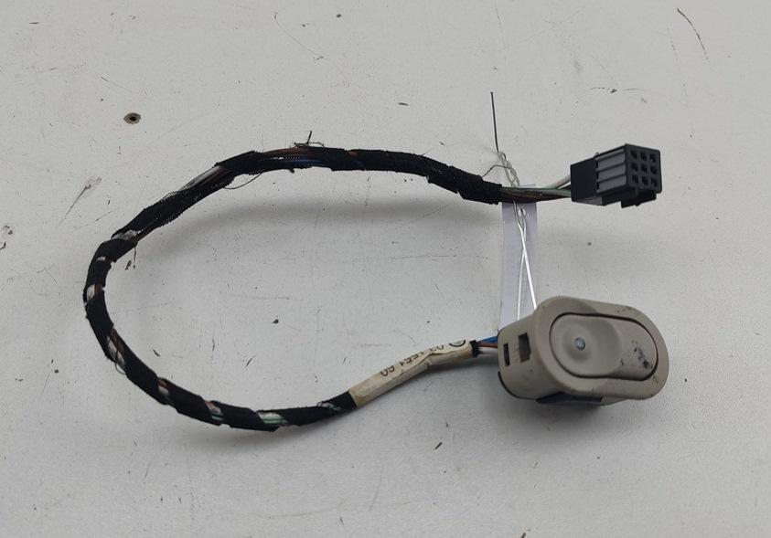 кнопка стеклоподъемника заднего правого Opel Omega B 1999, 2.5 л., бензин, АКПП, синий, седан, 90362984