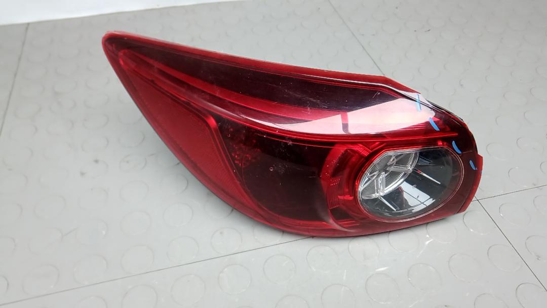 фонарь задний левый Mazda 3 BM 2015, 2.0 л., бензин, МКПП, хетчбэк 5 дв. - фото №1
