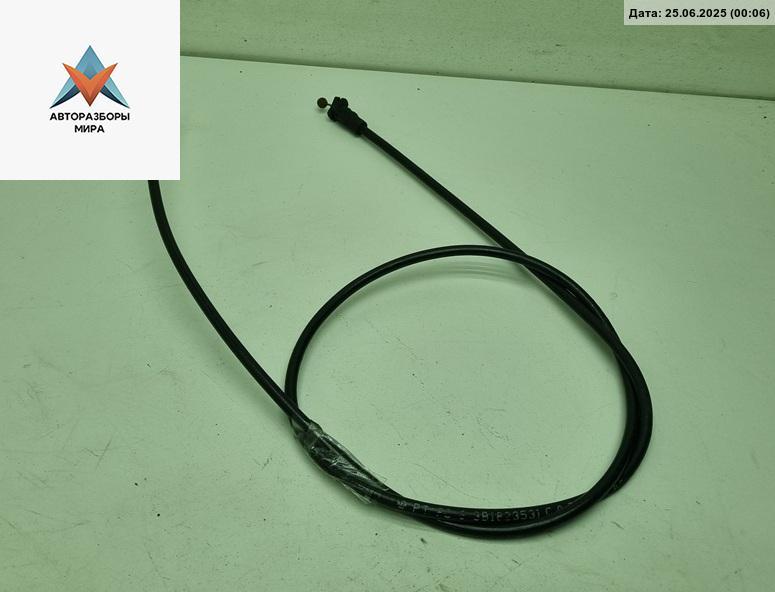 трос капота Volkswagen Passat B5 1998, 1.8 л., бензин, МКПП, серый, седан, 3B1823531C - фото №1