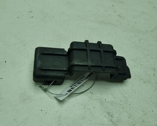 кронштейн радиатора Volkswagen Passat B5+ (GP) 2001, 1.9 л., дизель, МКПП, синий, универсал, 8D0260427