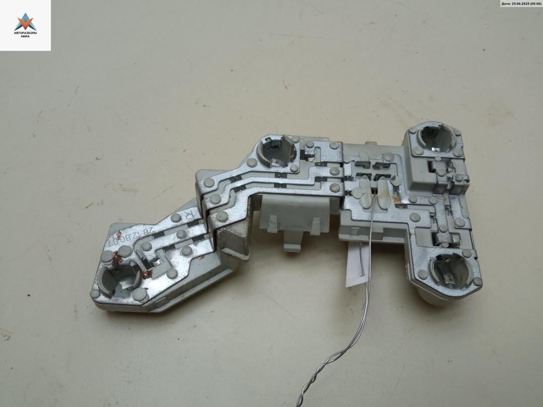 Плата фонаря заднего правого Volvo S40 2 поколение 2005, 2.0 л., дизель, МКПП, чёрный, универсал, 28128007 - фото №1