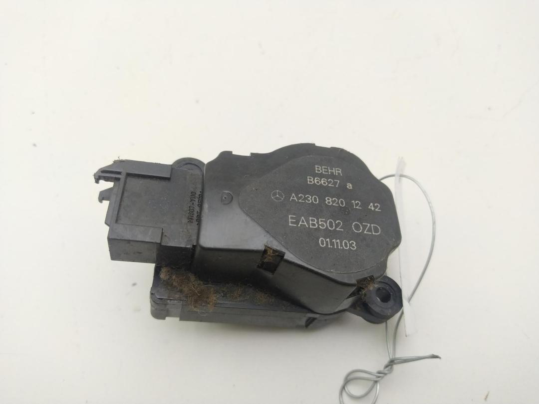 моторчик заслонки печки Mercedes-Benz E-Класс W211/S211 2002, 2.7 л., дизель, АКПП, чёрный, универсал, 2308201242 - фото №1