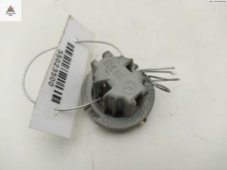 Патрон лампы фонаря Mercedes-Benz E-Класс W210/S210 [рестайлинг] 2001, 2.6 л., бензин, МКПП, синий, седан, 199346