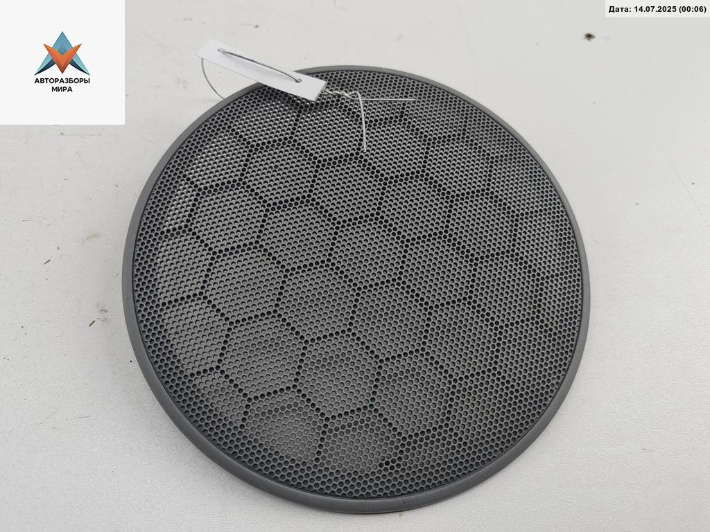 Сетка (решетка) динамика Volkswagen Bora 1 поколение 2001, 2.0 л., бензин, МКПП, чёрный, седан, 3B0868149 - фото №1