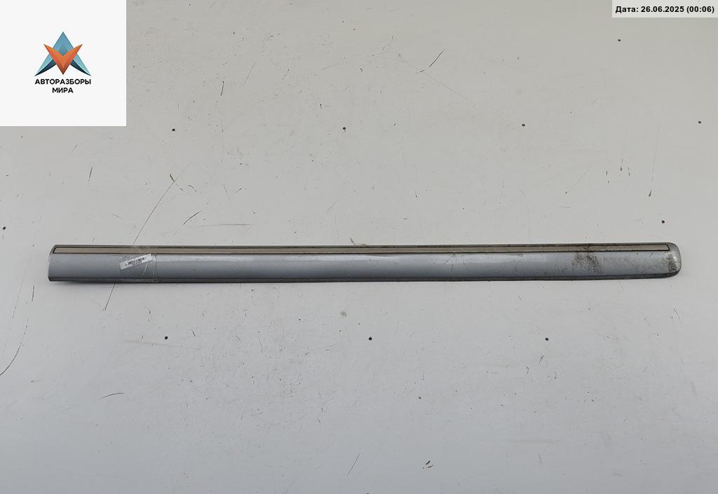 молдинг двери передней правой Kia Carnival VQ 2005, 2.9 л., дизель, МКПП, серый, минивэн - фото №1