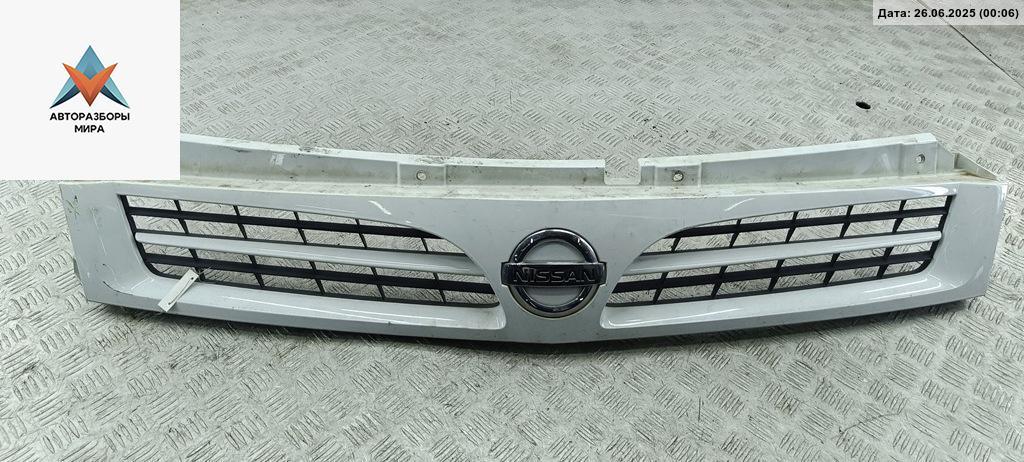 решетка радиатора Nissan Interstar 1 поколение 2008, белый, микроавтобус, 8200233587 - фото №1