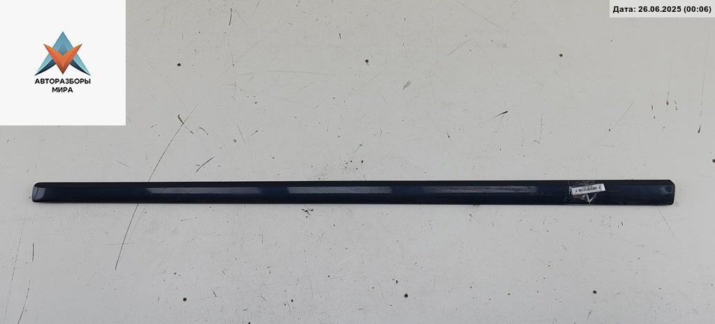 молдинг двери передней левой Audi A4 B6 2002, 2.0 л., бензин, МКПП, синий, универсал, 8E0853953 - фото №1