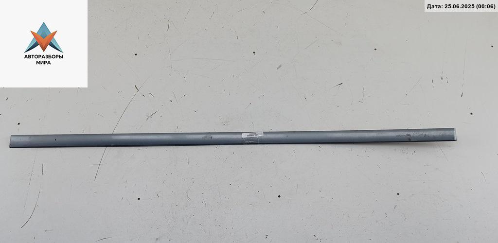 молдинг двери передней правой Audi A6 4B/C5 1998, 2.4 л., бензин, АКПП, серый, седан, 4B0853954 - фото №1