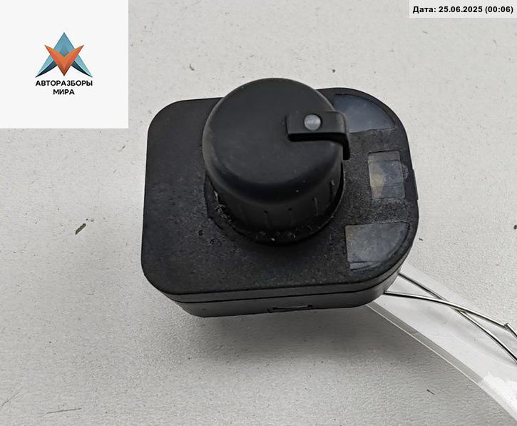 джойстик регулировки зеркал Audi A6 4F/C6 2005, 2.4 л., бензин, АКПП, синий, седан, 8E0959565 - фото №1