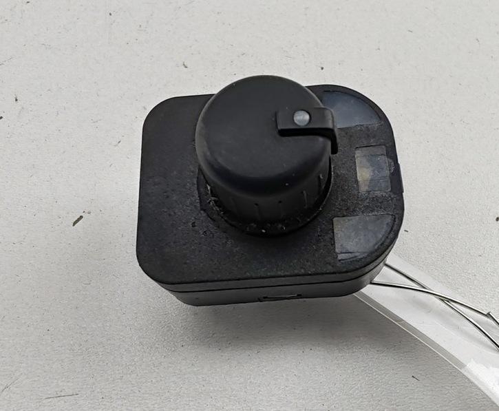 джойстик регулировки зеркал Audi A6 4F/C6 2005, 2.4 л., бензин, АКПП, синий, седан, 8E0959565 - фото №1