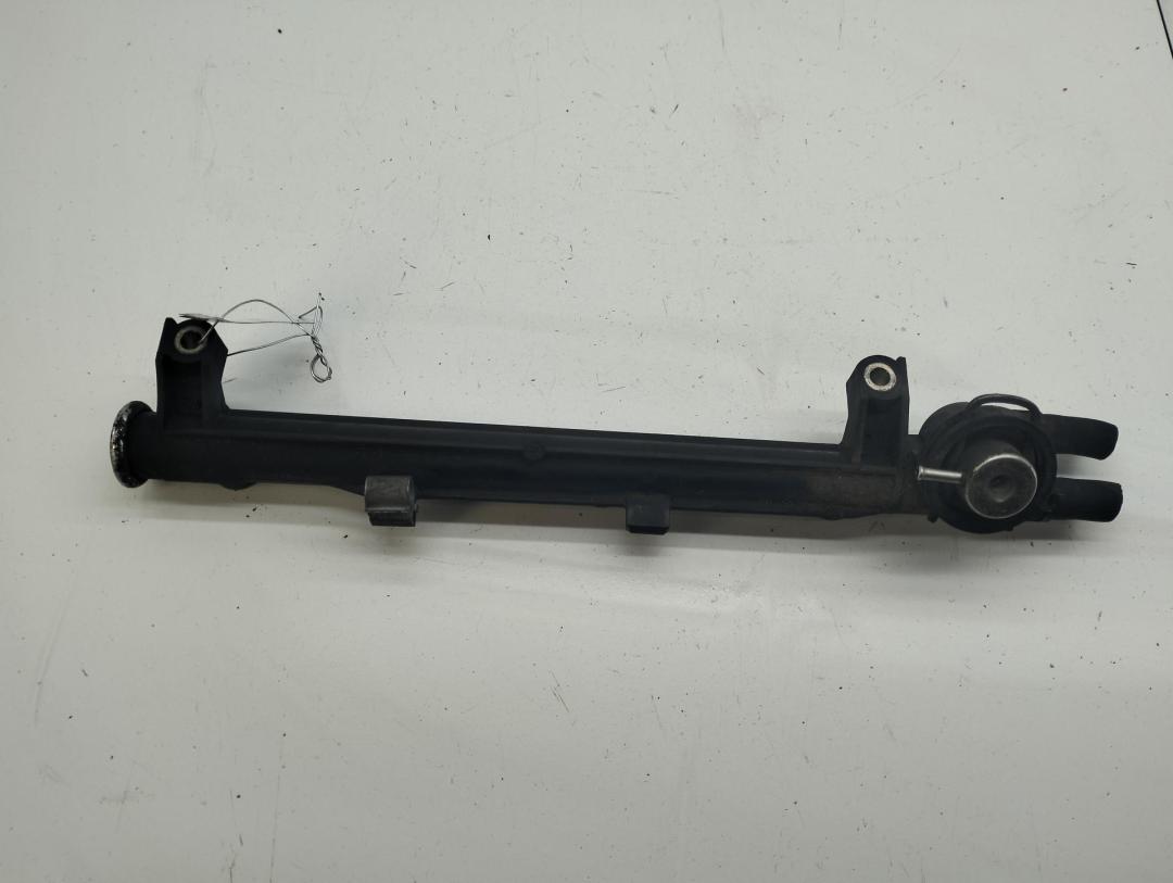 топливная рампа Volkswagen Passat B4 1996, 1.6 л., бензин, МКПП, зелёный, универсал, 037133317N