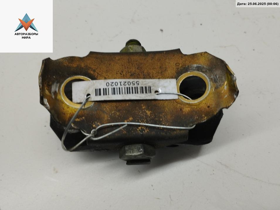 кронштейн (крепление) Audi A6 4A/C4 1997, 2.5 л., дизель, МКПП, зелёный, универсал, 443843D - фото №1