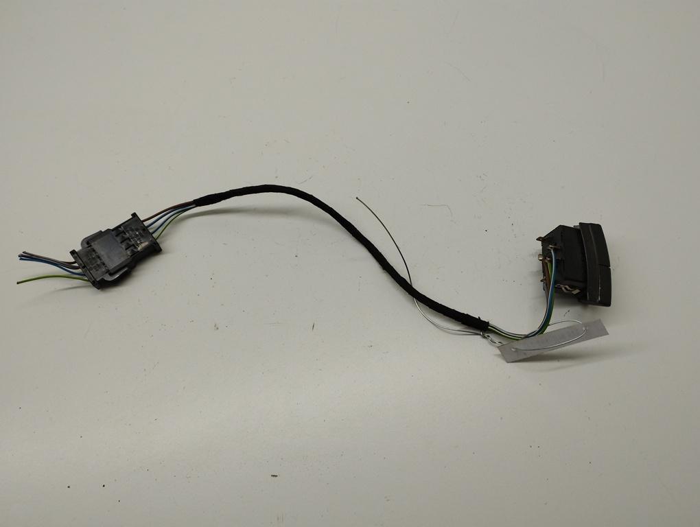 кнопка центрального замка Audi A6 C5 2003, 2.5 л., дизель, АКПП, синий, универсал, 4B1962107