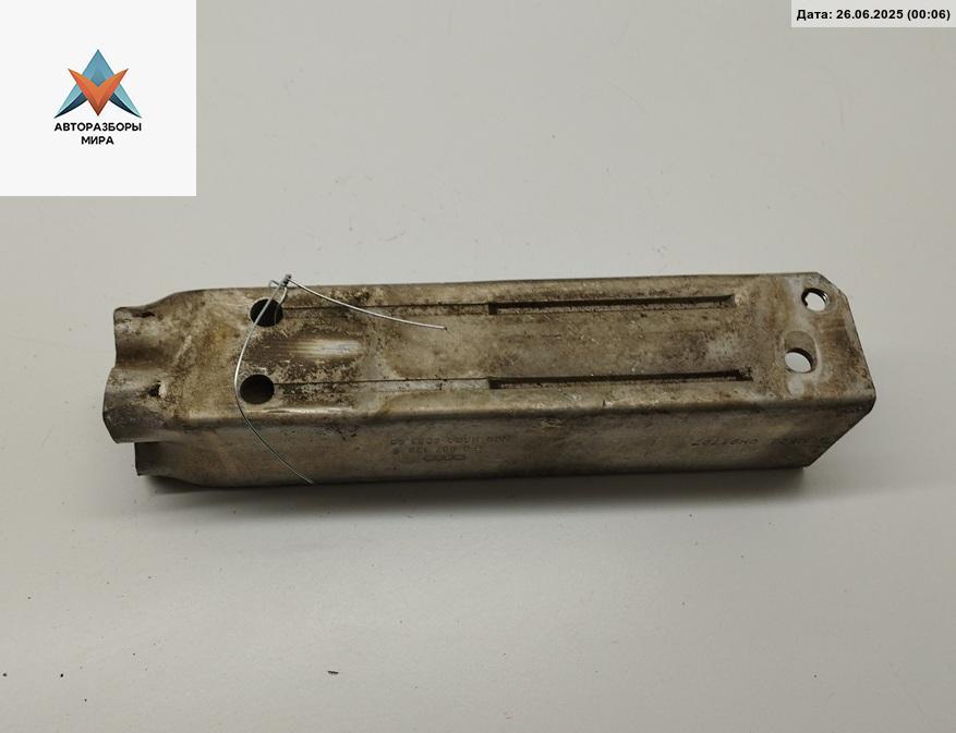 кронштейн переднего бампера Audi A6 4F/C6 2005, 2.4 л., бензин, АКПП, синий, седан, 4F0807133 - фото №1