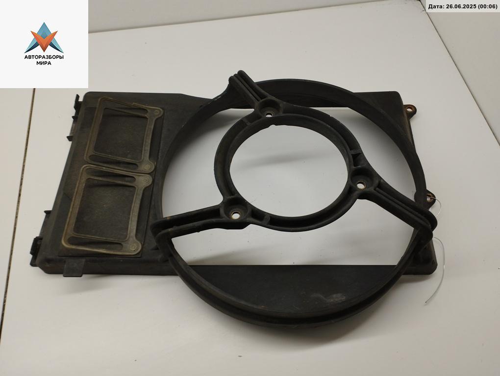 диффузор вентилятора Audi A6 4A/C4 1997, 2.5 л., дизель, МКПП, зелёный, универсал, 4A0121207B - фото №1