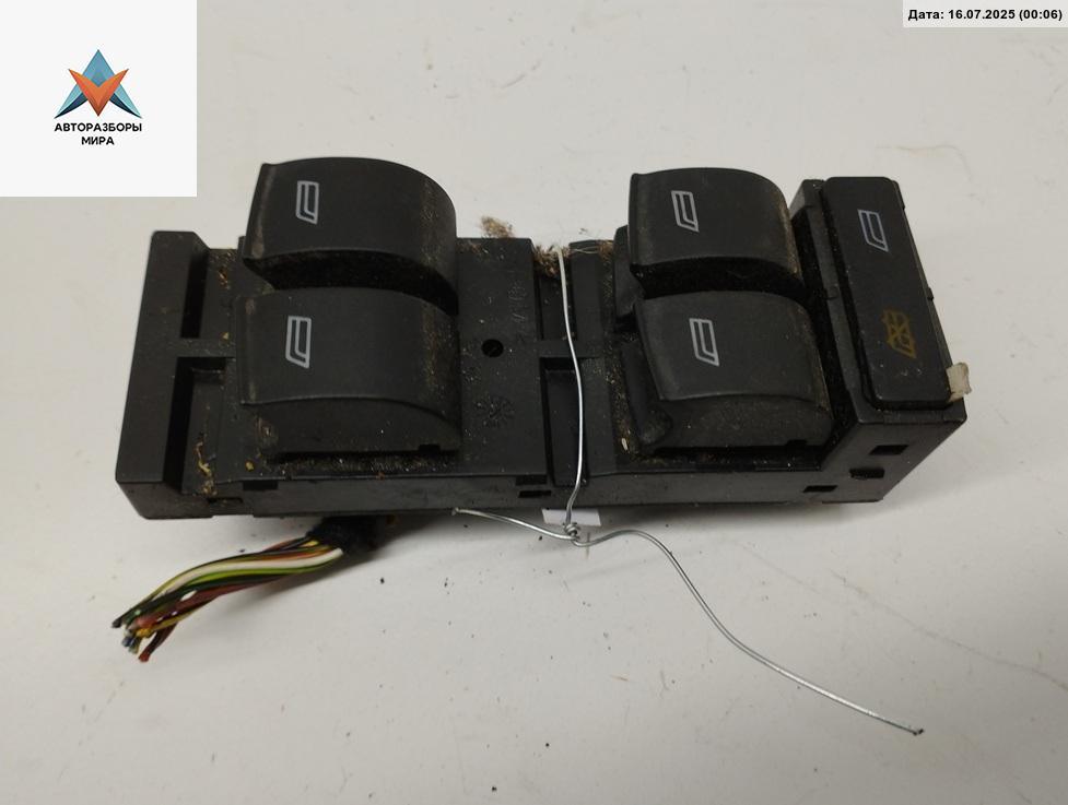 блок управления стеклоподъемниками Audi A6 4B/C5 1999, 2.4 л., бензин, МКПП, синий, универсал, 4B0959851 - фото №1