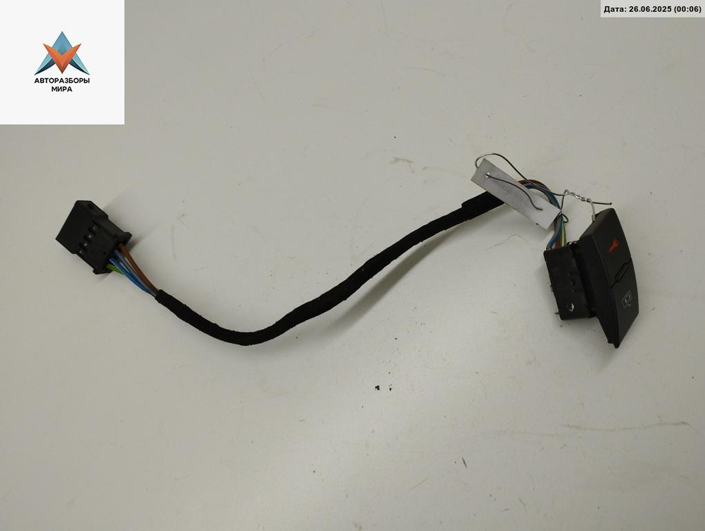 кнопка центрального замка Audi A6 4B/C5 1999, 2.4 л., бензин, МКПП, синий, универсал, 4B1962107 - фото №1