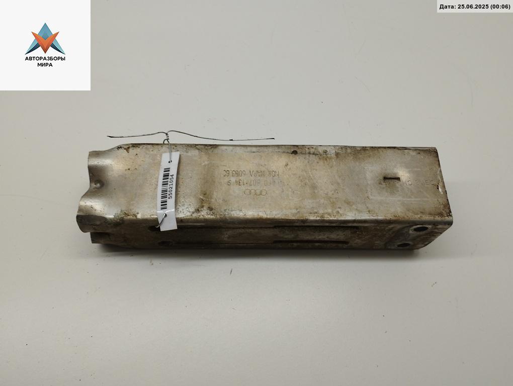 кронштейн переднего бампера Audi A6 4F/C6 2005, 2.4 л., бензин, АКПП, синий, седан, 4F0807134 - фото №1