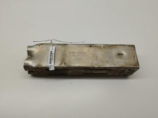 кронштейн переднего бампера Audi A6 4F/C6 2005, 2.4 л., бензин, АКПП, синий, седан, 4F0807134