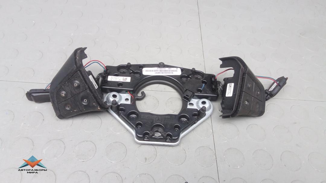 кнопки управления на руле Mercedes-Benz M-Класс W164 2007, 3.0 л., D ML320 CDI, дизель, АКПП, внедорожник 5 дв. - фото №1
