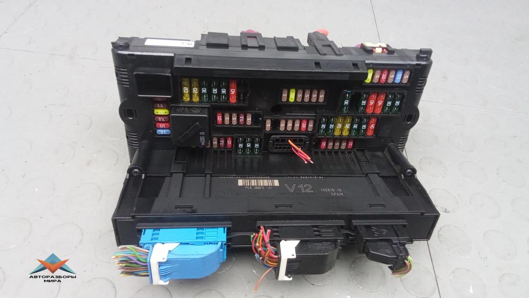блок предохранителей BMW 5 серия F07/F10/F11 2011, 3.0 л., D 530d, дизель, АКПП, хетчбэк 5 дв. - фото №1