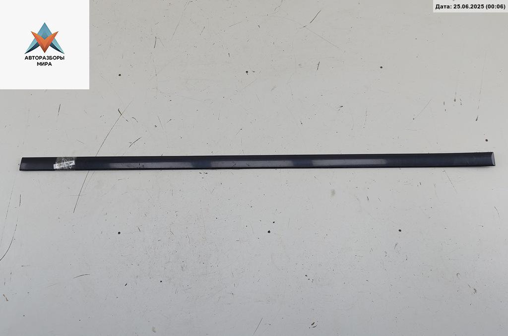 молдинг двери передней правой Audi A6 4B/C5 2000, 2.5 л., дизель, МКПП, серый, универсал, 4B0853954 - фото №1