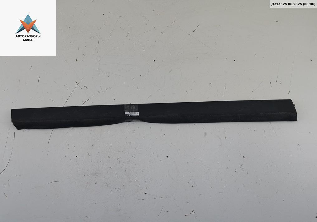 молдинг двери передней левой Volkswagen Passat B5 1997, 1.6 л., бензин, МКПП, серый, седан, 3B0854939 - фото №1