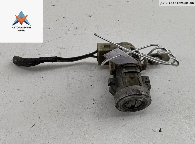 личинка дверного замка Mazda 323 BA 1997, 1.5 л., бензин, МКПП, синий, хетчбэк 5 дв. - фото №1